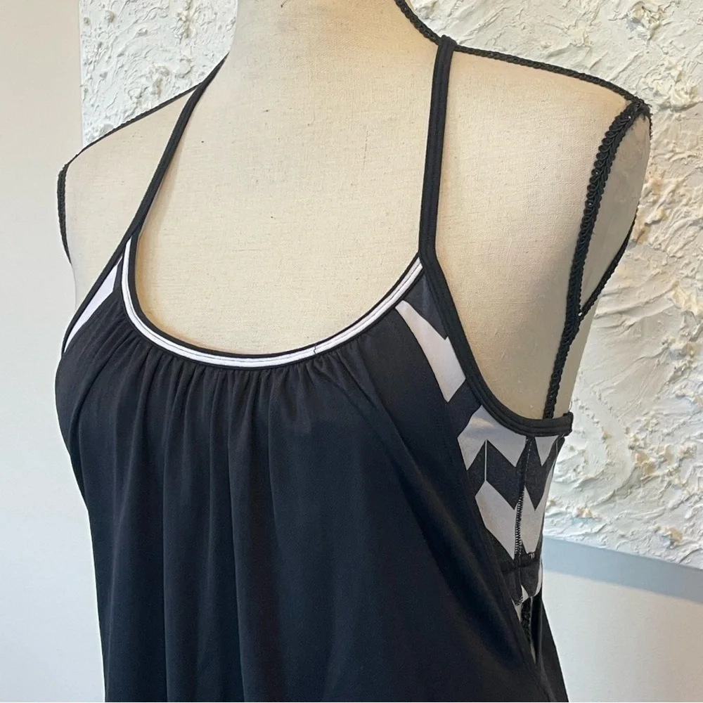Lululemon No Limits Tank Size 6 Black / Arrow Chevron White Black Yoga.